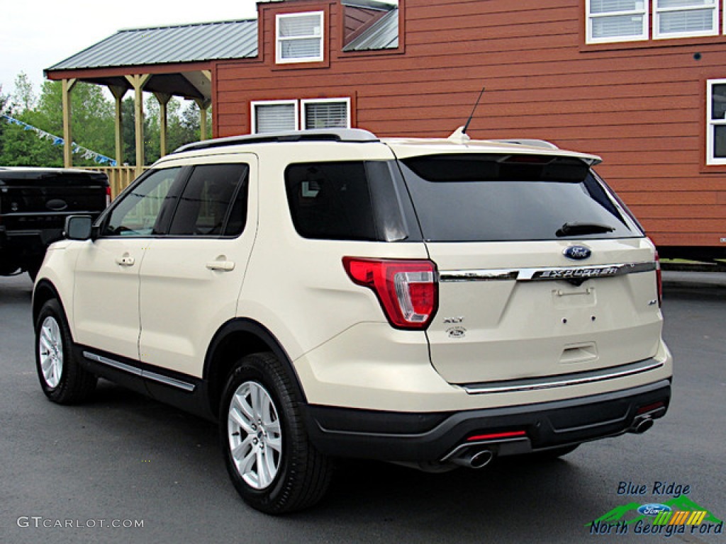2018 Explorer XLT 4WD - Platinum Dune / Medium Stone photo #3