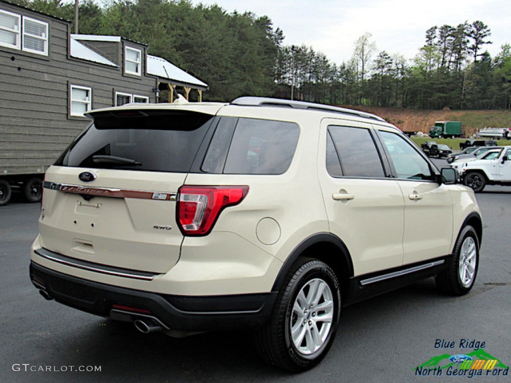 2018 Explorer XLT 4WD - Platinum Dune / Medium Stone photo #5