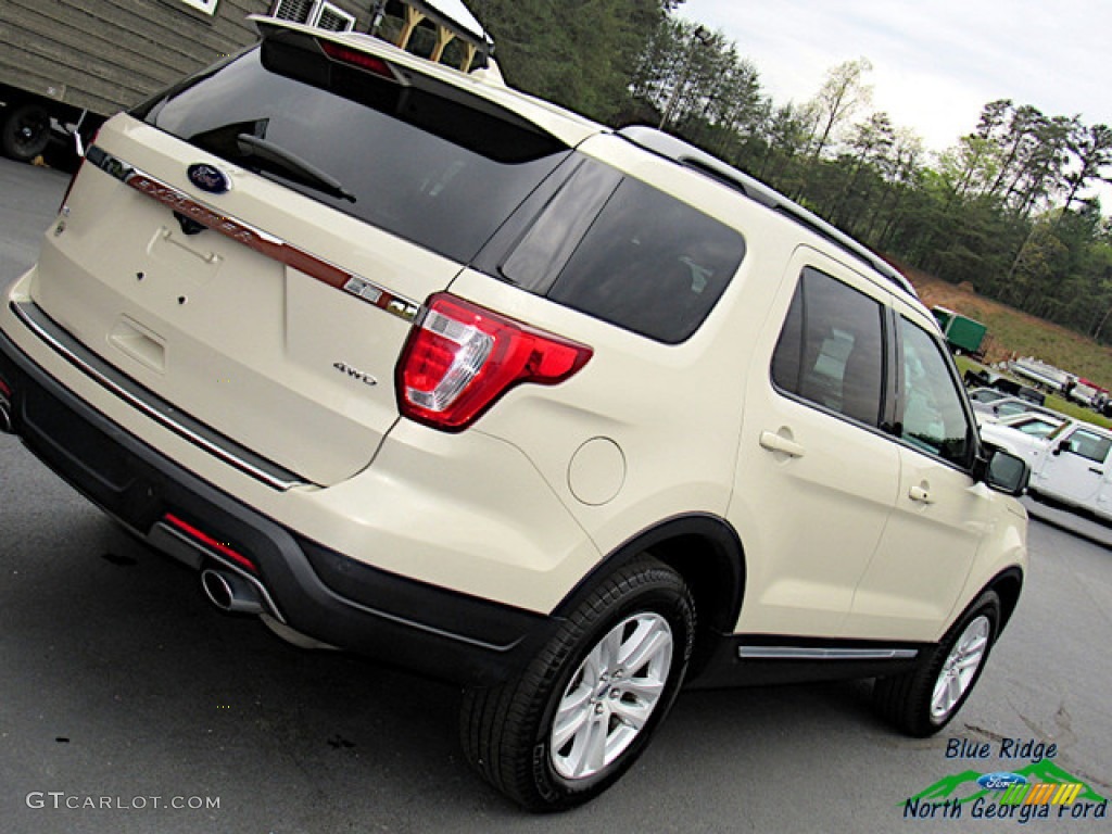 2018 Explorer XLT 4WD - Platinum Dune / Medium Stone photo #35