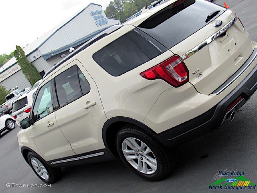 2018 Explorer XLT 4WD - Platinum Dune / Medium Stone photo #36