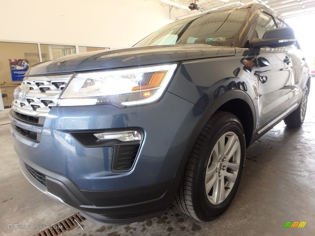 2019 Explorer XLT 4WD - Blue Metallic / Medium Black photo #5