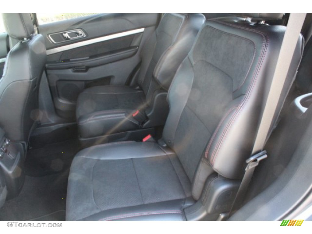 2019 Explorer XLT - Magnetic / Medium Black photo #19