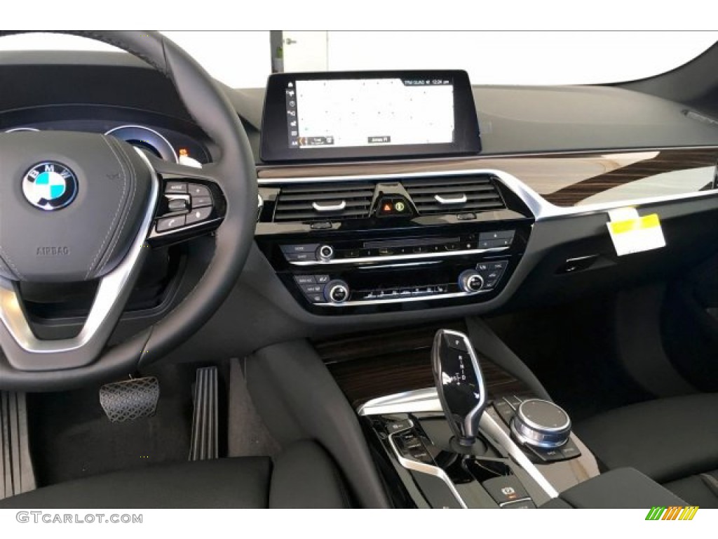 2019 5 Series 530i Sedan - Black Sapphire Metallic / Black photo #5