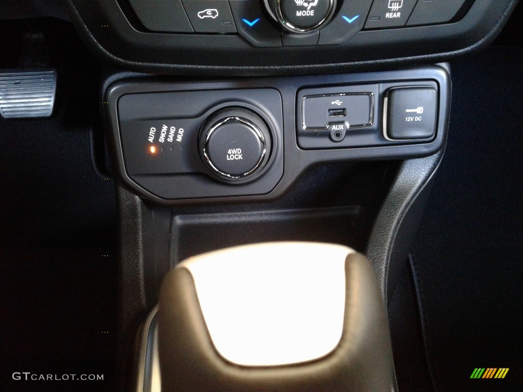 2019 Renegade Limited 4x4 - Alpine White / Black photo #27