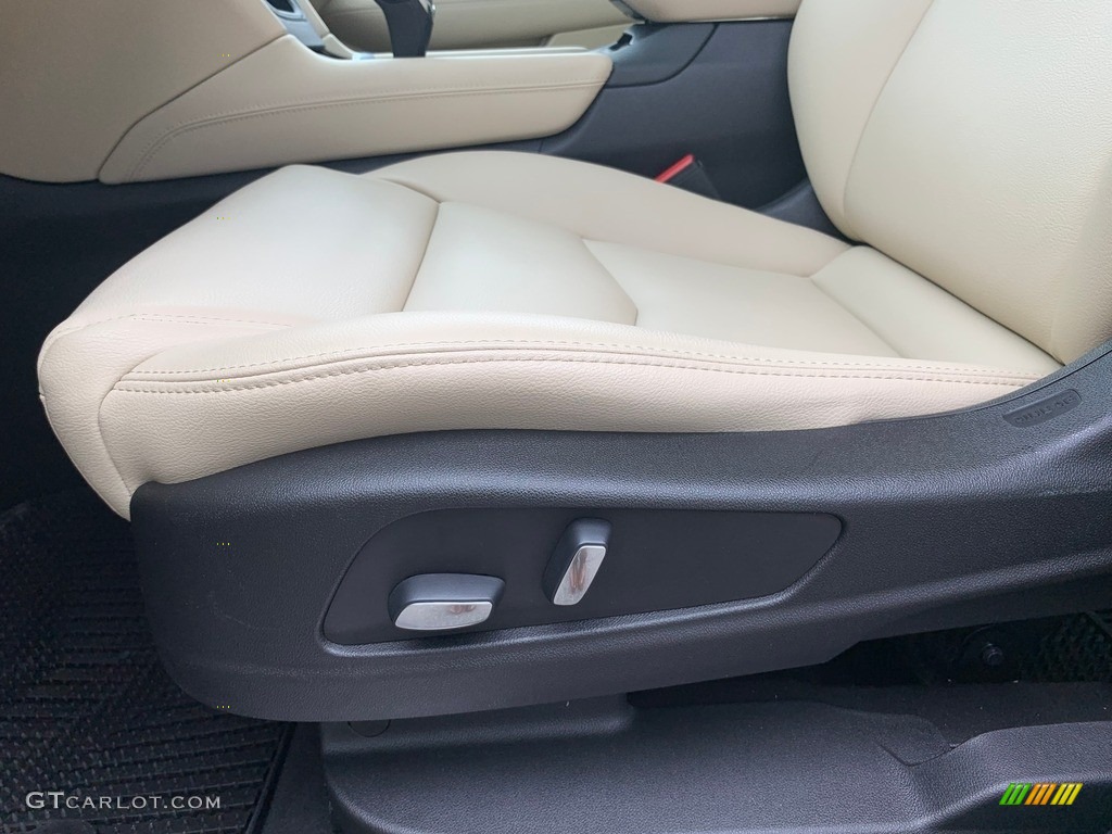 2019 Cadillac XT5 AWD Front Seat Photo #133098976