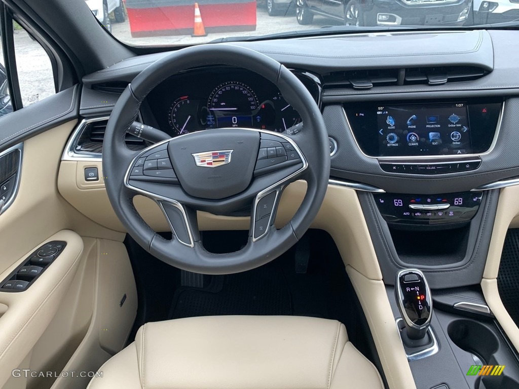 2019 Cadillac XT5 AWD Sahara Beige Steering Wheel Photo #133099074
