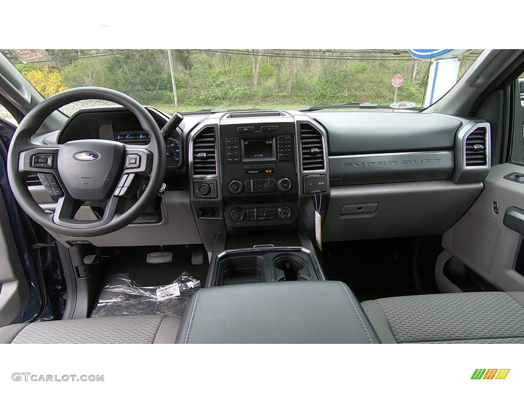 2019 F350 Super Duty XLT SuperCab 4x4 - Blue Jeans / Earth Gray photo #18