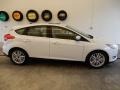 Oxford White - Focus Titanium Hatch Photo No. 3