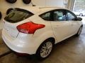 Oxford White - Focus Titanium Hatch Photo No. 4