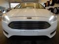 Oxford White - Focus Titanium Hatch Photo No. 11