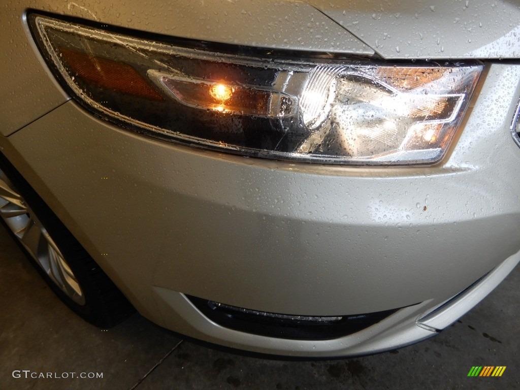 2018 Taurus Limited AWD - White Gold / Charcoal Black photo #2