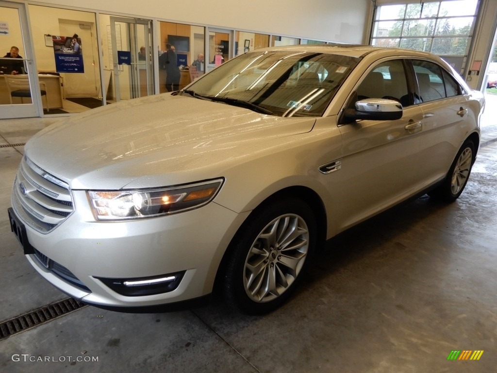 2018 Taurus Limited AWD - White Gold / Charcoal Black photo #9