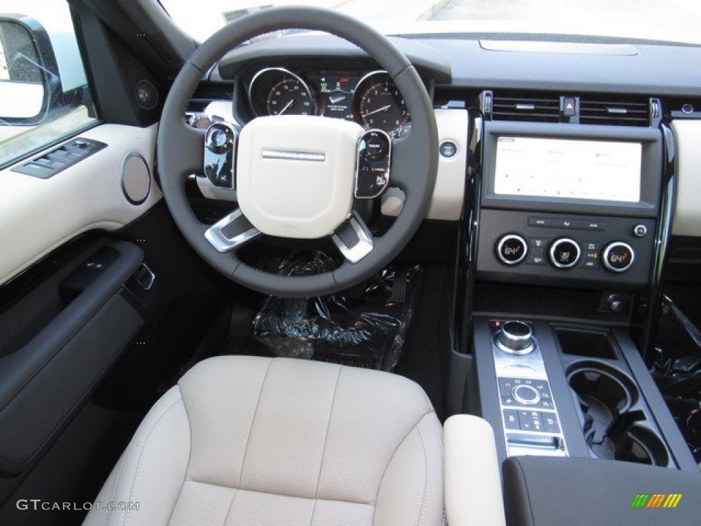 2019 Land Rover Discovery SE Dashboard Photos