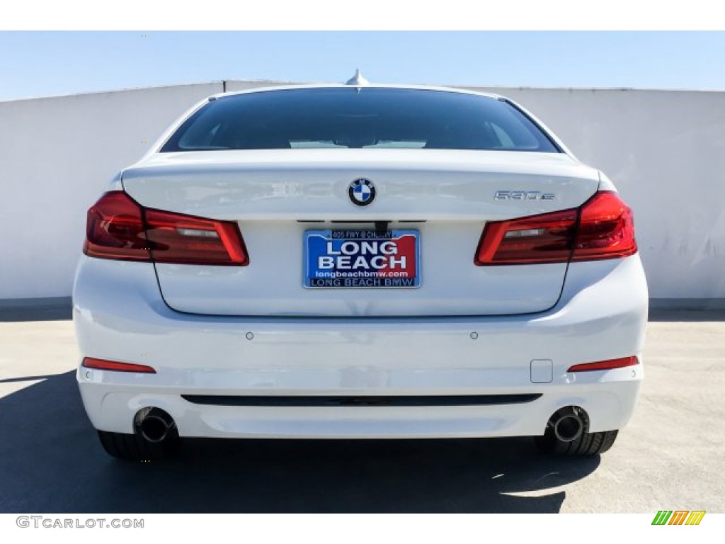 2019 5 Series 530e iPerformance Sedan - Alpine White / Black photo #3