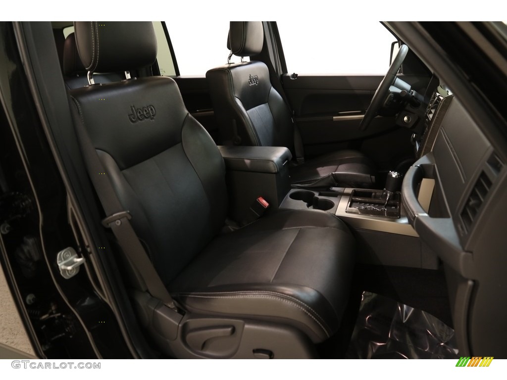 2012 Liberty Jet 4x4 - Brilliant Black Crystal Pearl / Dark Slate Gray photo #17