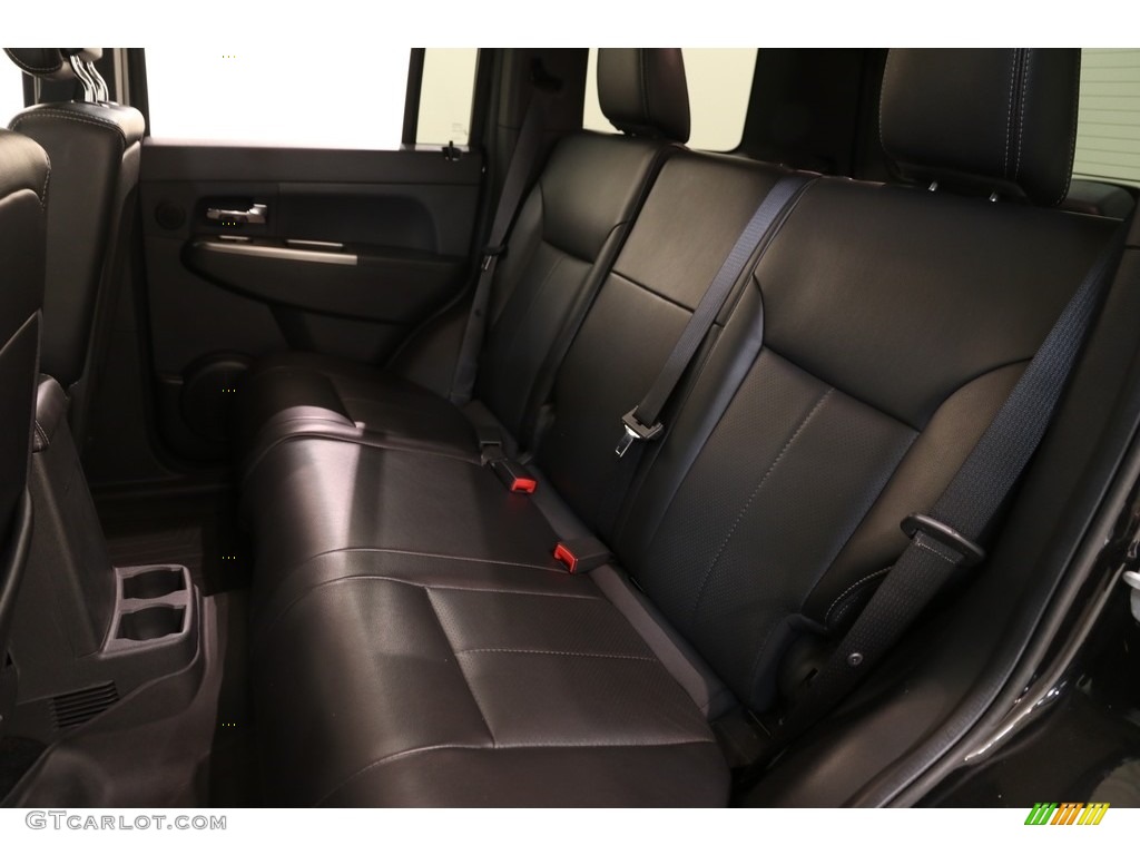 2012 Liberty Jet 4x4 - Brilliant Black Crystal Pearl / Dark Slate Gray photo #19