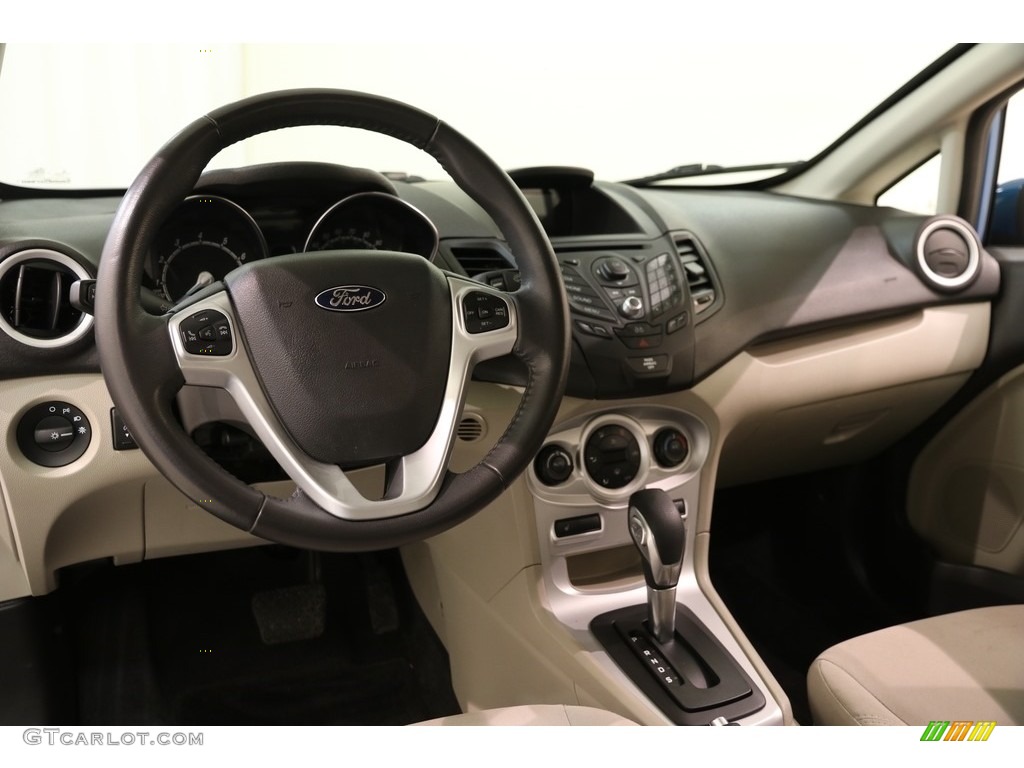2015 Ford Fiesta SE Sedan Medium Light Stone Dashboard Photo #133119014