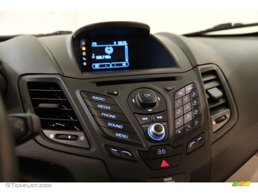 2015 Ford Fiesta SE Sedan Controls Photo #133119047