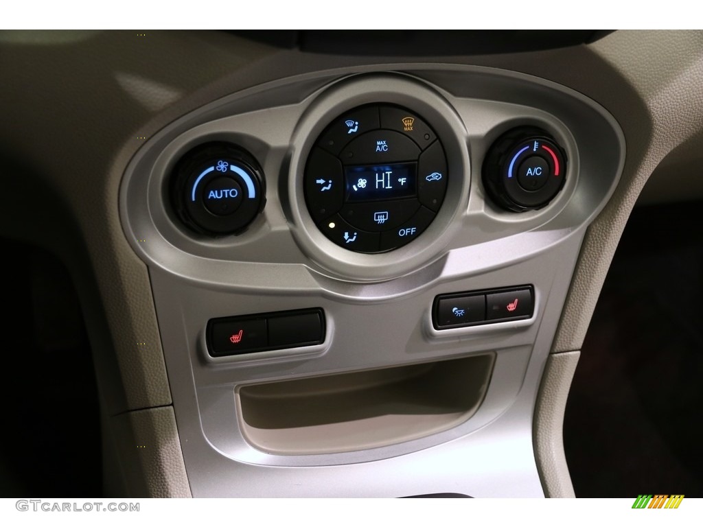 2015 Ford Fiesta SE Sedan Controls Photos