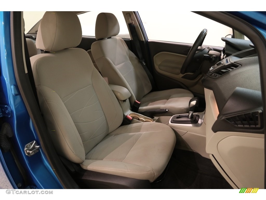 Medium Light Stone Interior 2015 Ford Fiesta SE Sedan Photo #133119164