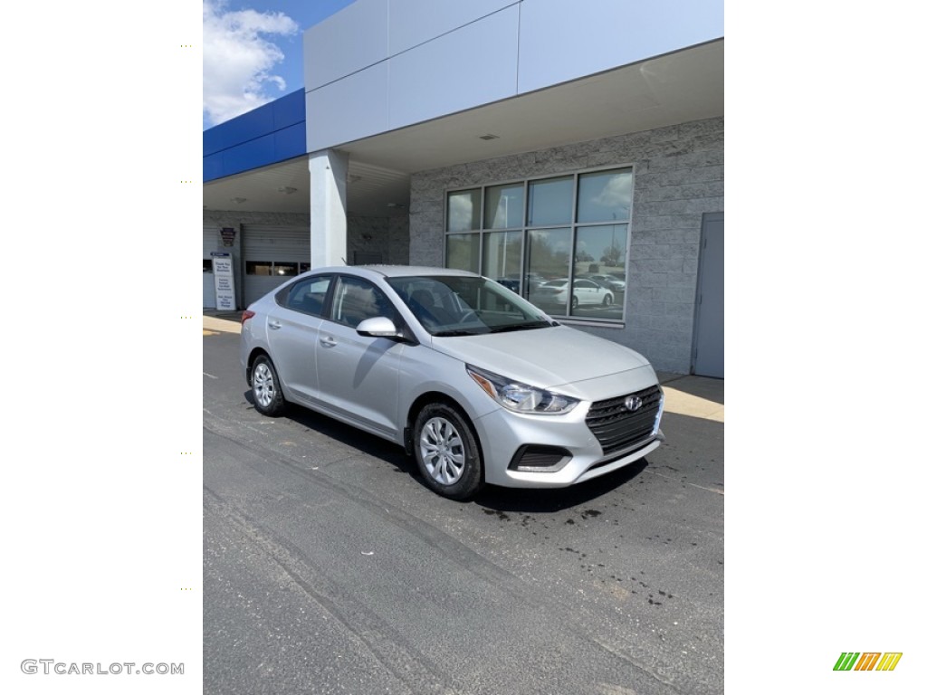 2019 Accent SE - Olympus Silver / Black photo #2