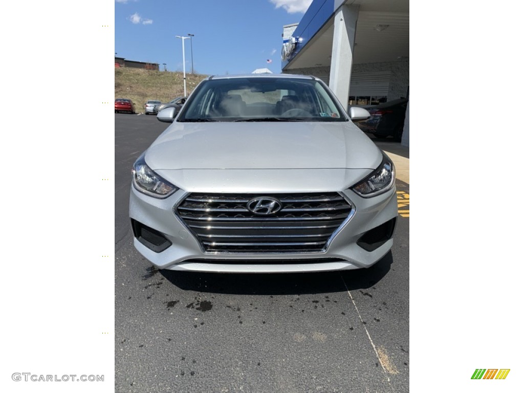 2019 Accent SE - Olympus Silver / Black photo #8