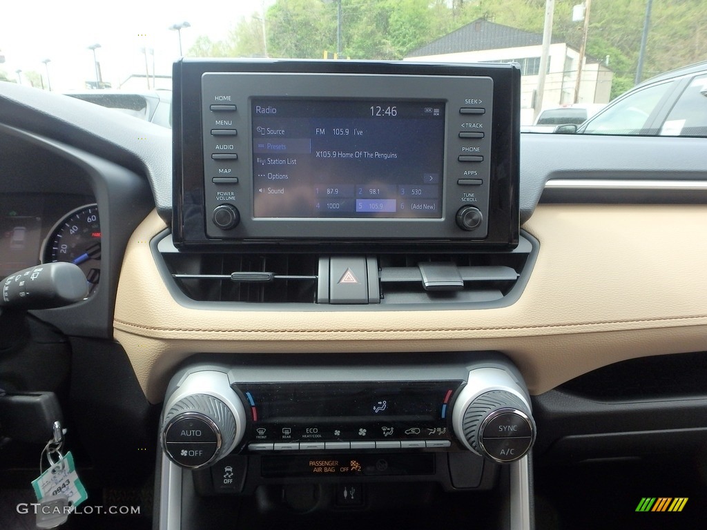 2019 Toyota RAV4 LE AWD Hybrid Controls Photo #133132991