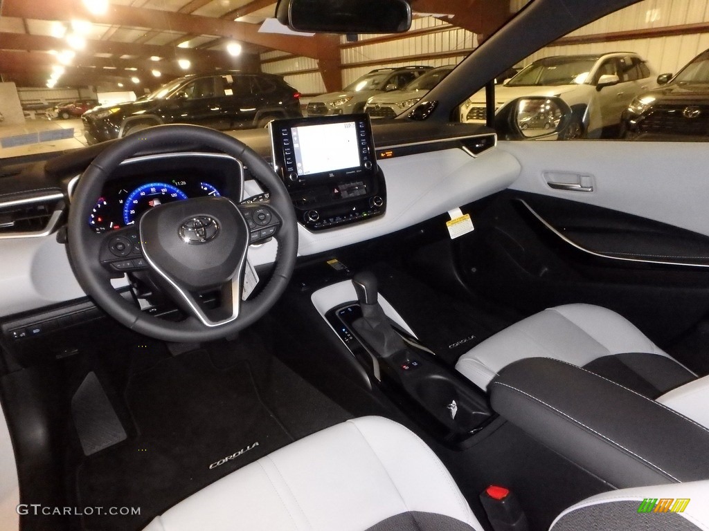 Moonstone Interior 2019 Toyota Corolla Hatchback XSE Photo #133133285
