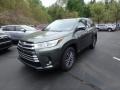 Front 3/4 View of 2019 Highlander Hybrid XLE AWD