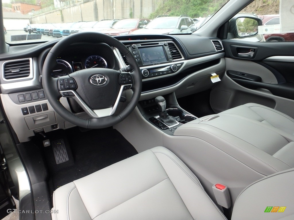 Ash Interior 2019 Toyota Highlander Hybrid XLE AWD Photo #133134173