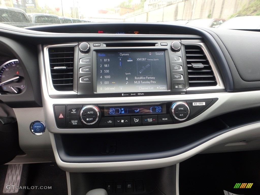 2019 Toyota Highlander Hybrid XLE AWD Controls Photo #133134296