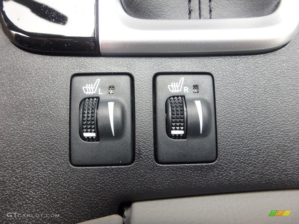 2019 Toyota Highlander Hybrid XLE AWD Controls Photo #133134395