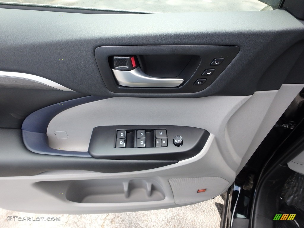 2019 Toyota Highlander Hybrid Limited AWD Door Panel Photos