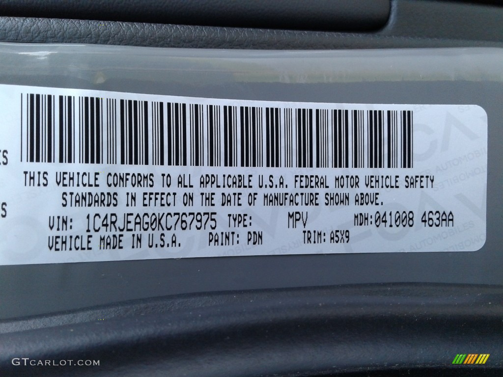 2019 Grand Cherokee Upland 4x4 - Sting-Gray / Black photo #32