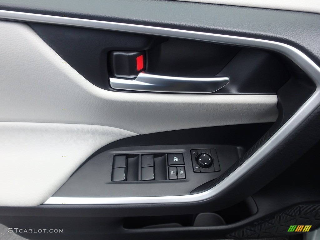 2019 Toyota RAV4 XLE AWD Hybrid Light Gray Door Panel Photo #133137125
