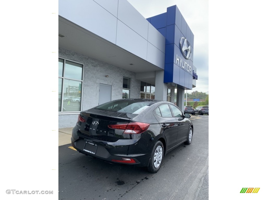 2019 Elantra SE - Phantom Black / Black photo #4