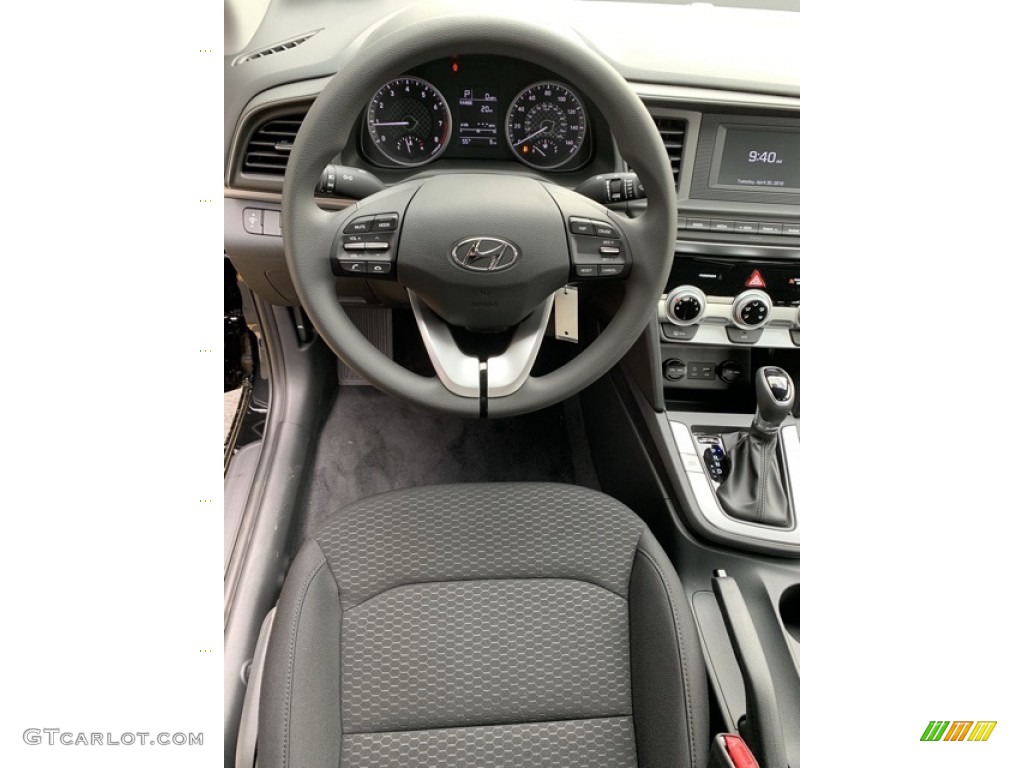 2019 Elantra SE - Phantom Black / Black photo #12