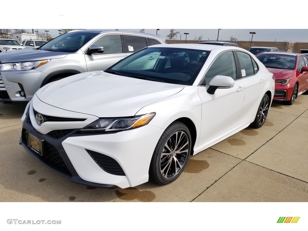 2019 Camry SE - Super White / Black photo #1