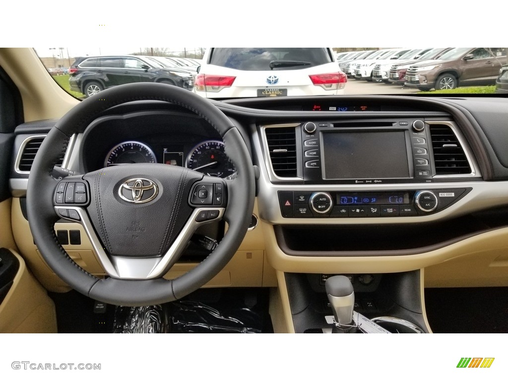 2019 Toyota Highlander XLE AWD Almond Dashboard Photo #133147772