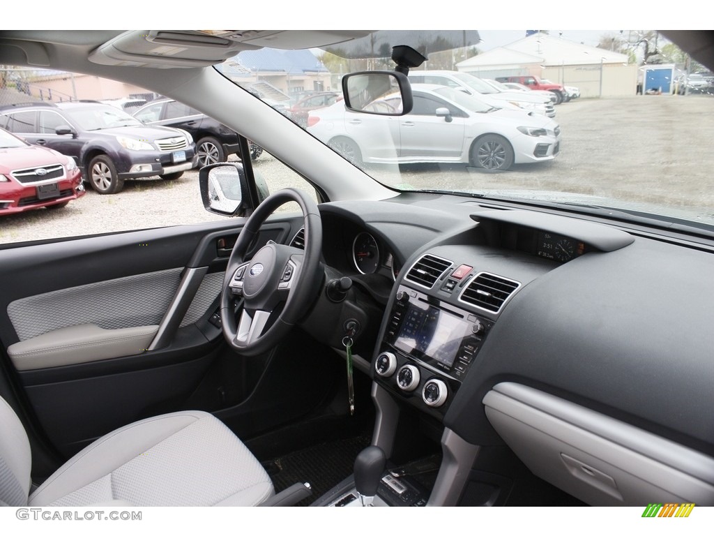 2017 Forester 2.5i Premium - Jasmine Green Metallic / Gray photo #16