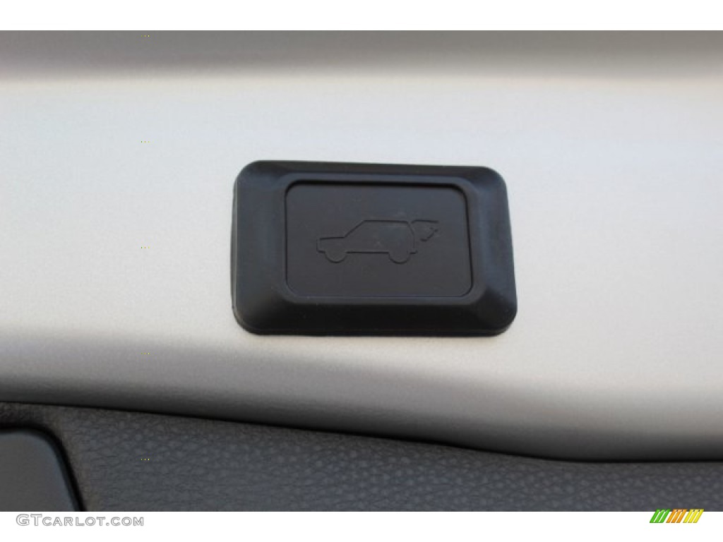 2019 RAV4 Limited - Silver Sky Metallic / Light Gray photo #19