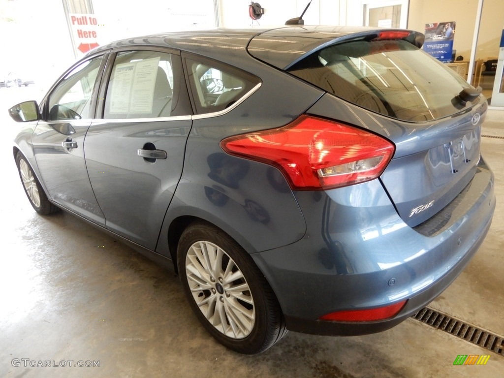 2018 Focus Titanium Hatch - Blue Metallic / Medium Soft Ceramic photo #9