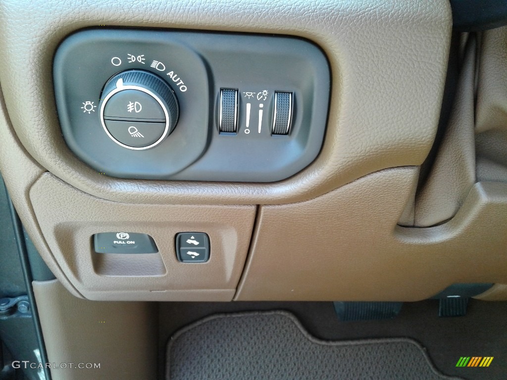 2019 1500 Laramie Crew Cab 4x4 - Granite Crystal Metallic / Mountain Brown/Light Frost Beige photo #17