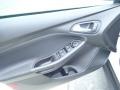 Oxford White - Focus SEL Hatch Photo No. 19