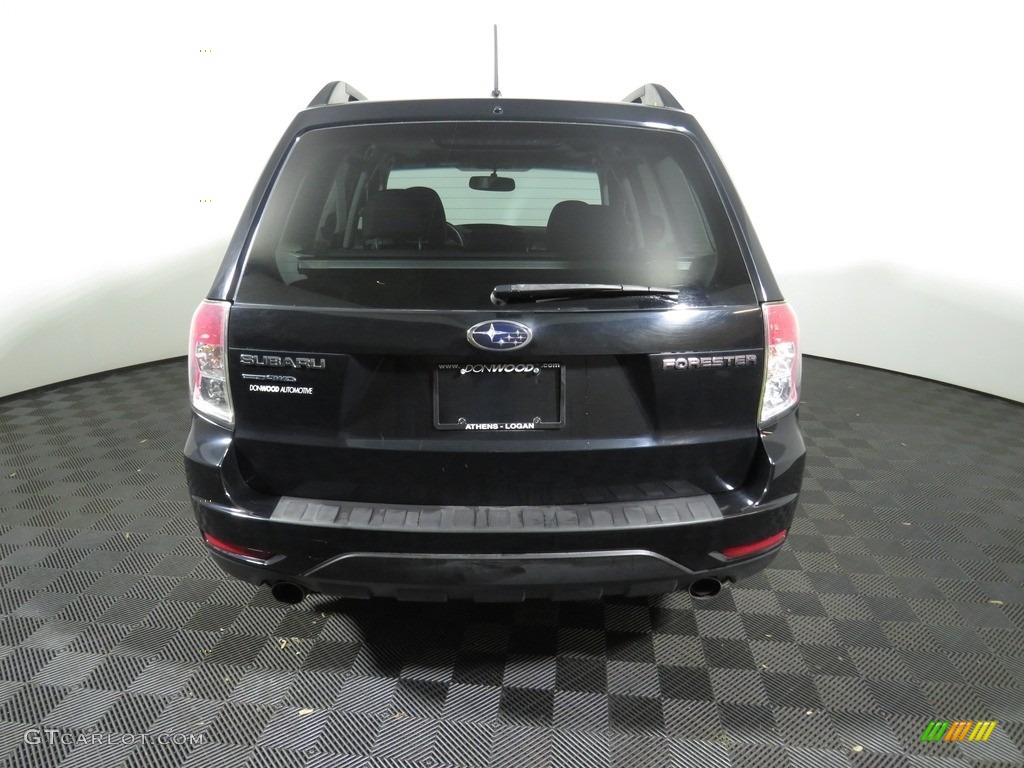 2010 Forester 2.5 X Premium - Obsidian Black Pearl / Platinum photo #12