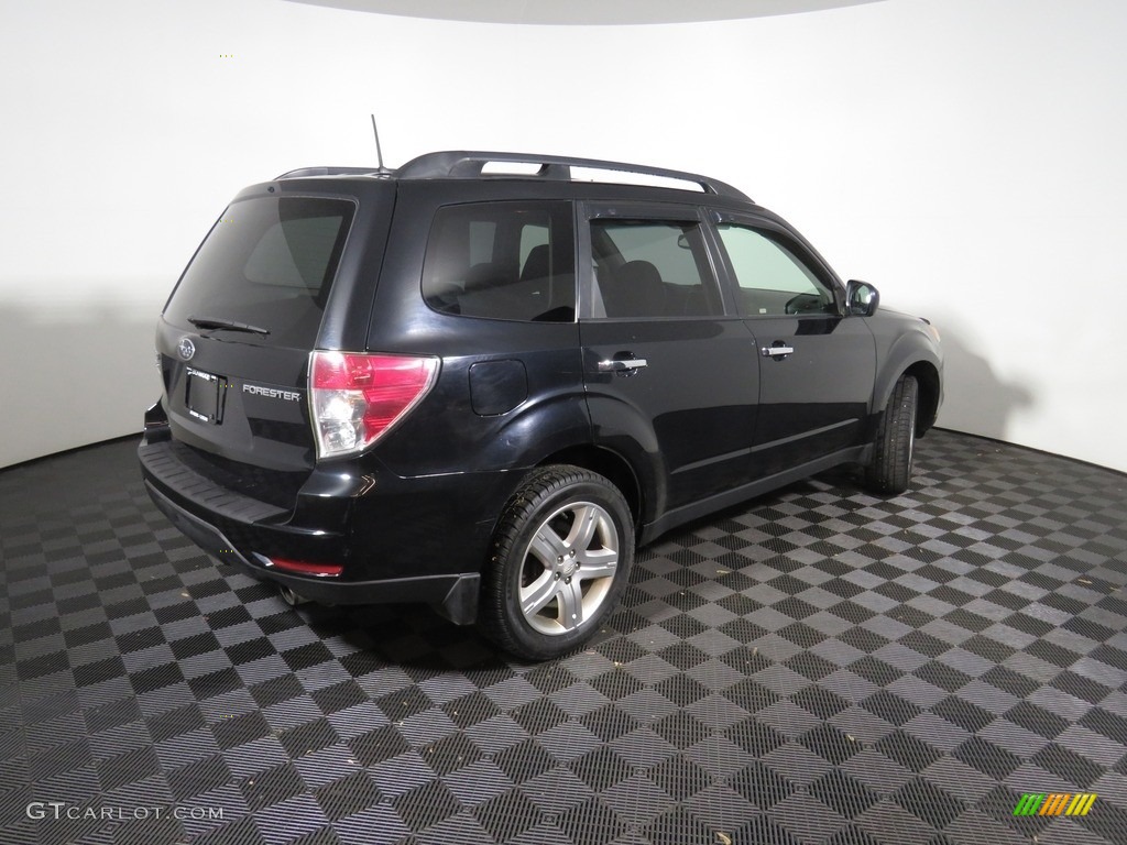 2010 Forester 2.5 X Premium - Obsidian Black Pearl / Platinum photo #18