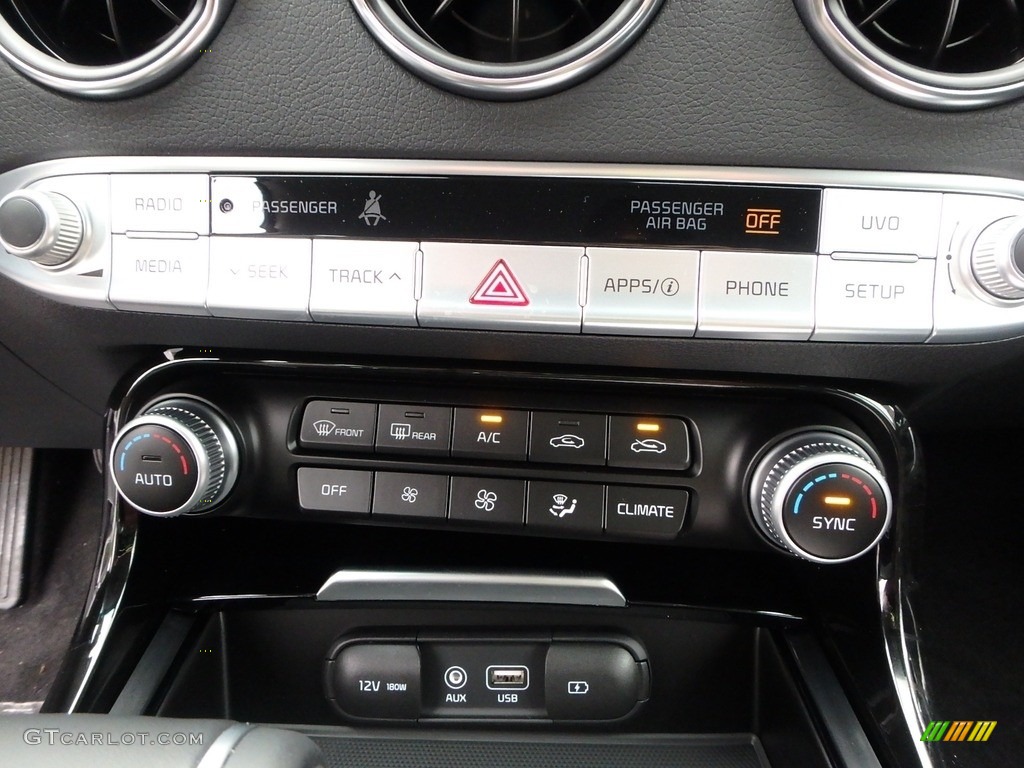 2019 Kia Stinger 2.0L AWD Controls Photo #133200126