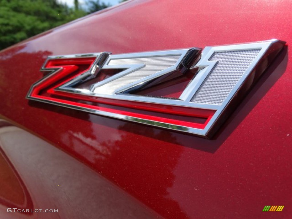 2019 Chevrolet Silverado 1500 LT Z71 Crew Cab 4WD Marks and Logos Photos