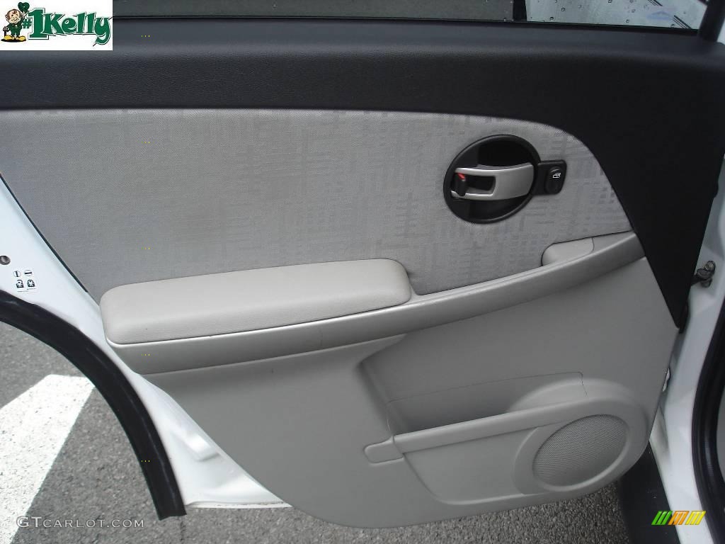 2005 Equinox LS AWD - Summit White / Light Gray photo #10