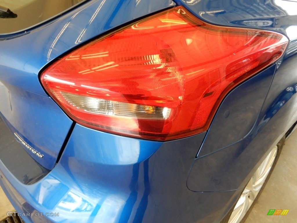 2018 Focus Titanium Hatch - Lightning Blue / Medium Soft Ceramic photo #5
